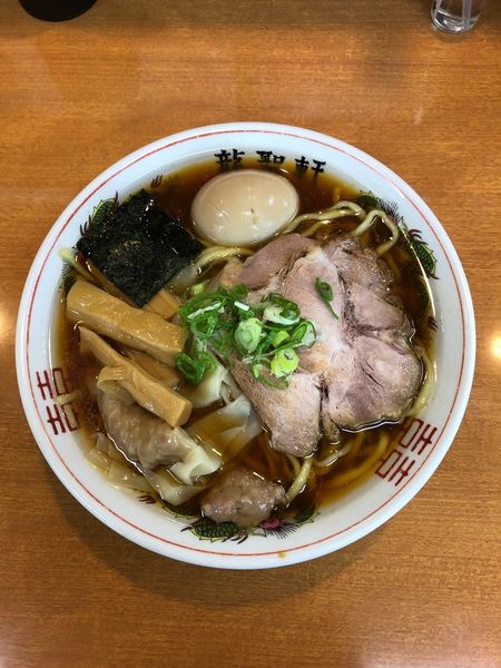 「醤油ワンタン麺味玉（￥950+C）」@龍聖軒の写真