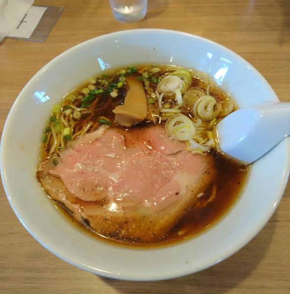 「焼きアゴ醤油らーめん」@ラーメン酒場 天狗の写真