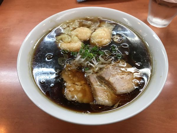 「海老ワンタンメン 濃口 950円」@日陰の写真