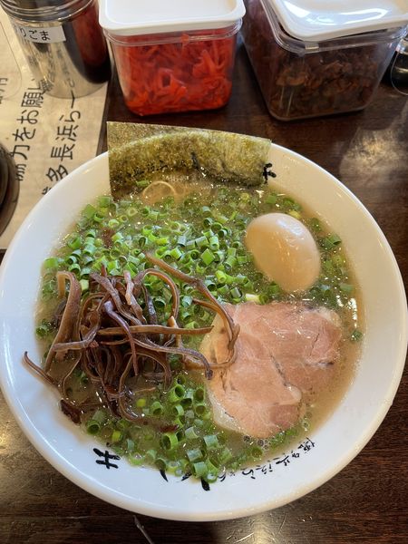 「ねぎらーめん＋味玉」@博多長浜らーめん いっきの写真
