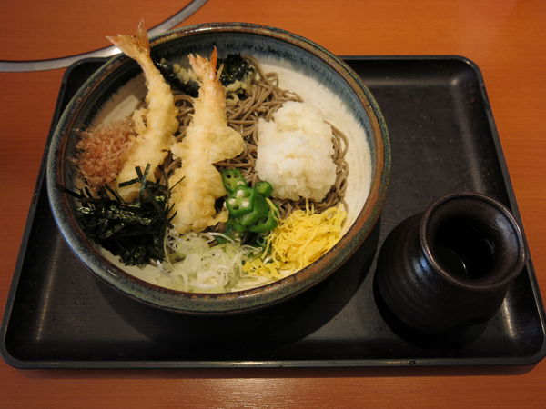 「彩り海老天おろしそば(1.5倍盛)：1098円」@和食 さと 足立島根店の写真
