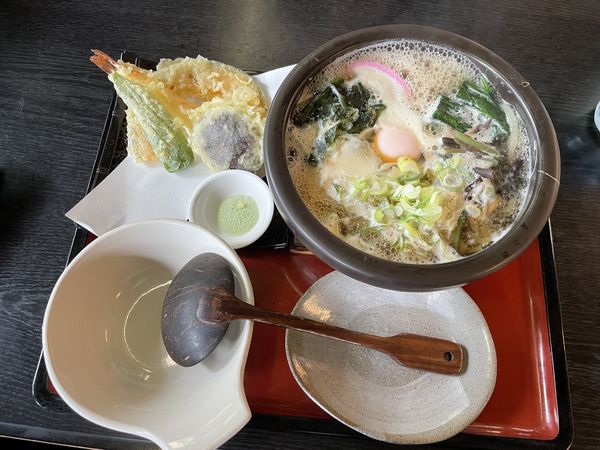 「鍋焼きうどん(1,400円)」@そば処 美田村の写真