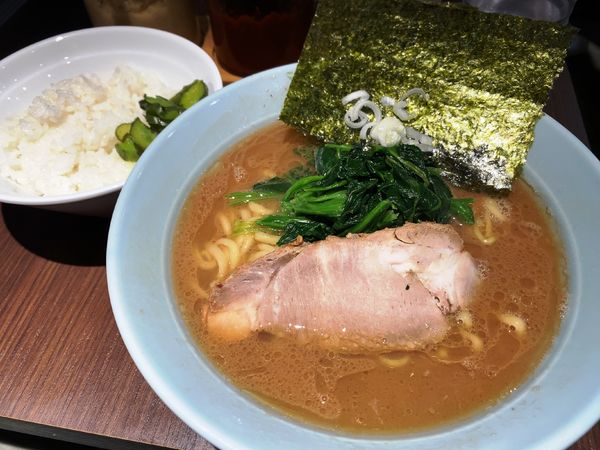 「らーめん」@横浜家系らーめん侍 渋谷本店の写真
