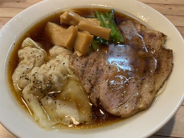 「鴨雲呑中華そば黒」@世田谷中華そば 祖師谷七丁目食堂の写真