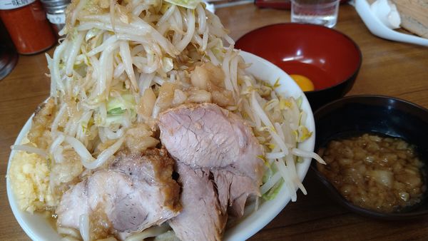 「ラーメン、全部、生玉子」@ラーメンの店 どでん 北浦和店の写真