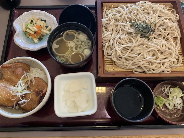 「選べるミニ丼・北海道そば 980円⁺excise」@和食レストラン とんでん 狭山ケ丘店の写真
