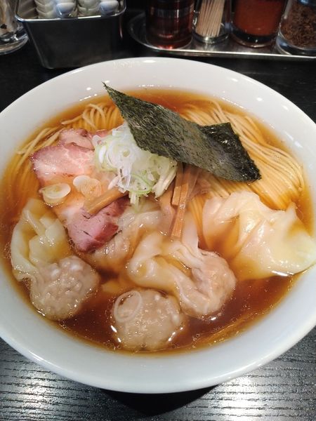 「ワンタンメン醤油（大盛り）」@支那ソバ 小むろの写真