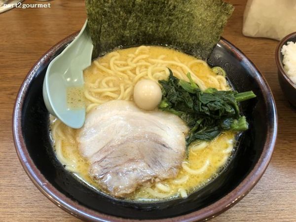 「ラーメン (780円)」@横浜家系ラーメン たくみ家 龍ヶ崎店の写真