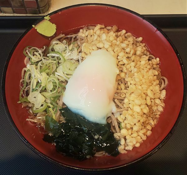 「朝そば（冷しでたぬき）」@名代 富士そば 市ヶ谷五番町店の写真