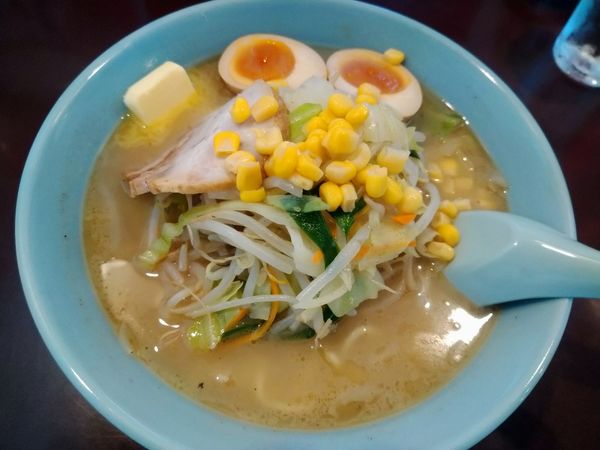 「特製塩バターラーメン　810円」@満北亭 砂川九番店の写真