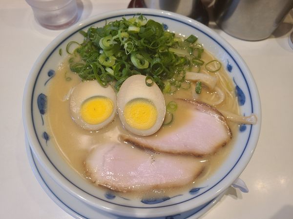 「ネギ玉ラーメン+辛替え玉」@らあめん英 本店の写真