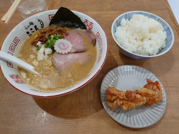 「濃厚醤油+からあげ+ライス」@らぁ麺 ここんの写真