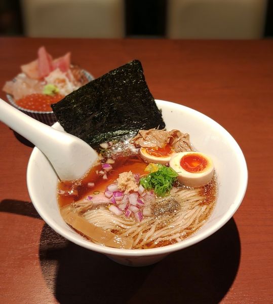 「冷やし煮干し中華そば」@酒肴場 屯の写真