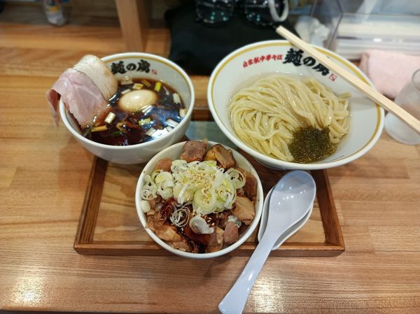 「昆布水つけ麺＋味玉、ゴロチャーシュー丼、」@自家製中華そば 麺の虜の写真