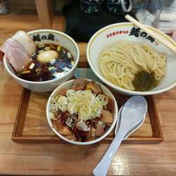 昆布水つけ麺＋味玉、ゴロチャーシュー丼、