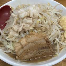 神豚醤油らーめん（840円）