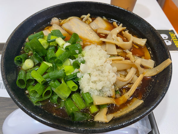 「高井田中華そば　麺、ネギ、メンマ、背脂大盛」@麺とかき氷 ドギャン 谷四店の写真