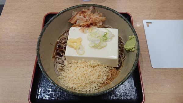 「（期間限定）豆腐一丁（そば）　４８０円」@箱根そば 新宿西口店の写真