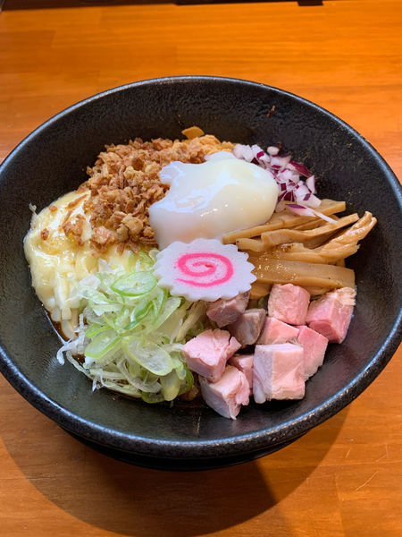 「特製まぜそば+トッピング(チーズ、特製ラー油)」@麺屋うさぎ 宿院店の写真