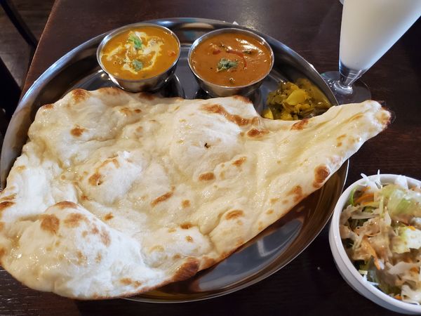 「Aセット・ベジタブル・チキン・ナン・ラッシー」@Vinaya 横浜店の写真