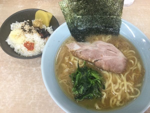 「ラーメン・並+小ライス（¥770+平日無料）」@横濱ラーメン あさが家 本店の写真
