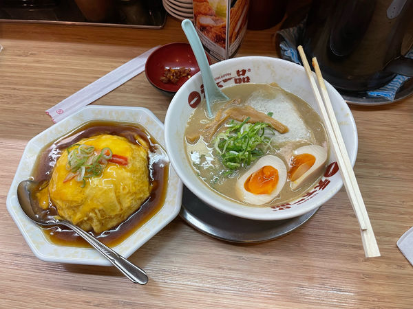 「こってりラーメン、天津飯セット」@天下一品 小禄店の写真