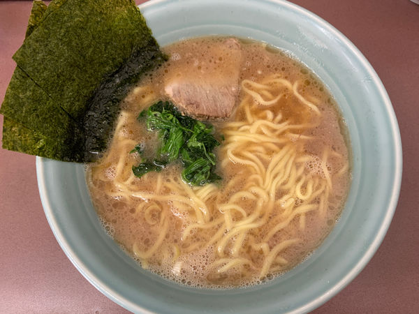 「ラーメン 中」@本牧家 本店の写真