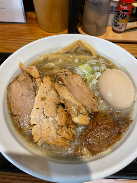 「塩煮干そば（味玉・肉増し）」@つけめん・らーめん・煮干そば 金狼の写真