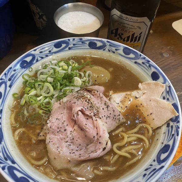 「まりおブラック＋ビンビール」@まりお流らーめんの写真