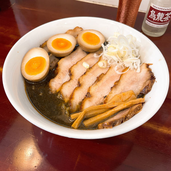 「黒味噌チャーシュー麺、豚トリプル！」@らーめん風の写真