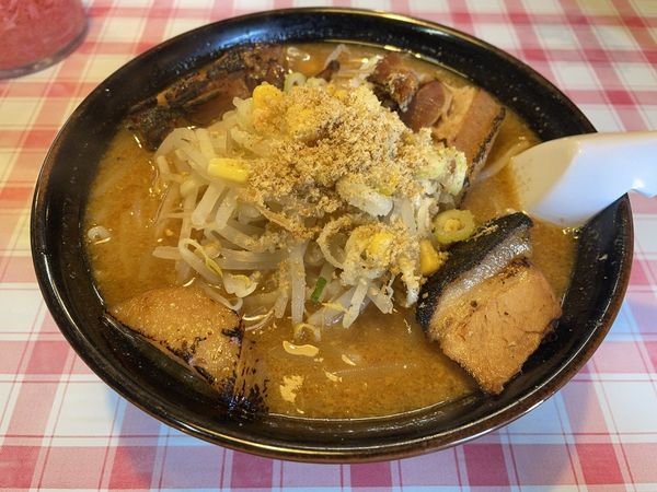 「炙りチャーシュー味噌らーめん」@らーめん 布袋の写真