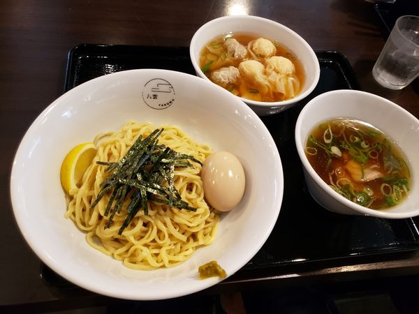 「つけそば黒だし(特製ワンタン)味玉」@八雲の写真