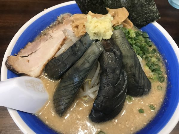 「冷やし生姜茄子味噌拉麺880円+明太ごはん100円」@完熟ラーメン 本丸 泉駅前店の写真