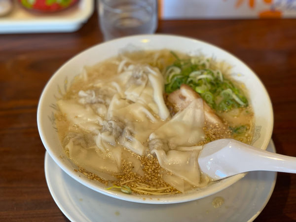 「ワンタン麺 バリカタ」@小倉一色亭の写真