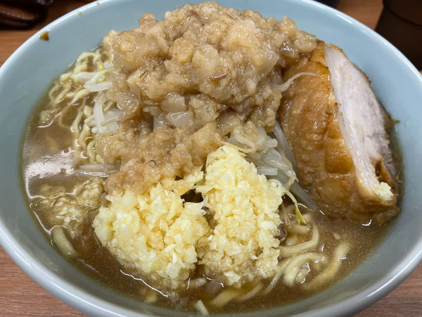 「らーめん中　麺硬め・ヤサイ少な目・ニンニクアブラマシ」@ラーメン やまや 本店の写真
