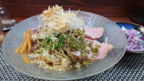 「冷製まぜ煮干し　アーリーレッド」@麺や 睡蓮の写真