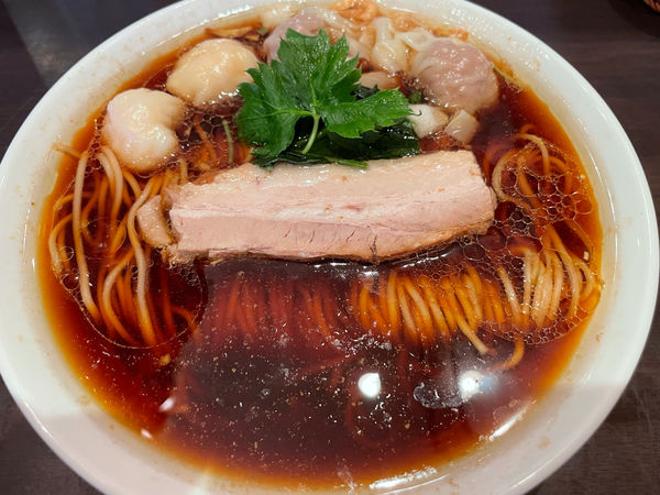 「醤油(きりっと)ミックスワンタン(肉2海老2)1,000円」@あはれの写真