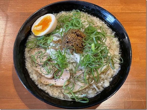 背脂煮干し手打ち肉そば