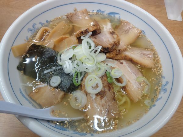 「塩チャーシューメン６４０円+チャーシュー２枚クーポン」@福しん 北千住店の写真