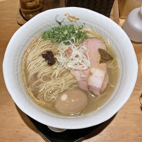 「真鯛と蛤の塩そば＋味玉」@SOBAHOUSE 金色不如帰 新宿御苑本店の写真