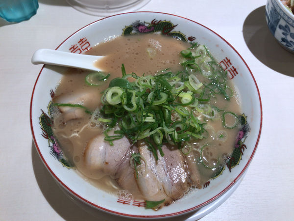 「自家製本格とんこつ（650円）」@長浜ラーメン 丸羅とんこつの写真