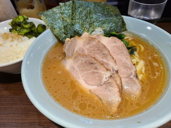 「チャーシュー麺　ライス」@横浜家系らーめん侍 渋谷本店の写真