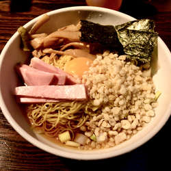 冷やしぶっかけ中華+生玉子卵黄（850円）