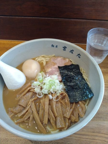 「大盛りらーめん味玉+メンマ」@麺屋吉左右の写真