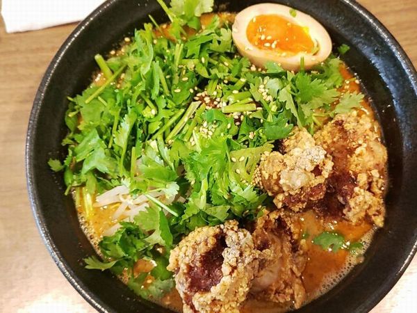 「パクチー担々麺（＋唐揚げサービス）」@紅龍 西大島店の写真