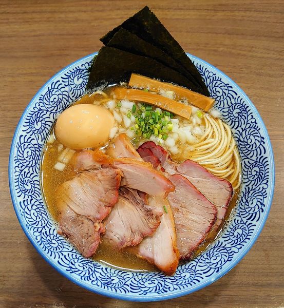 「【限定】節香る極上煮干しそば＋特製トッピング」@煮干しつけ麺 宮元の写真