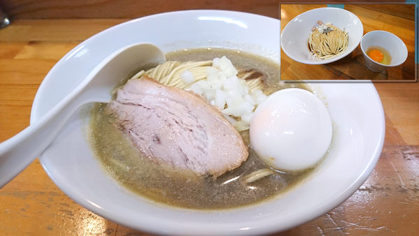 「【昼】醤油+出汁打ち込み式味玉+和え玉+生卵」@煮干中華ソバ イチカワの写真