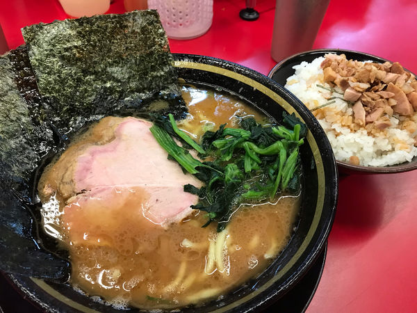 「ラーメン　焼豚まぶし」@柏 王道家の写真