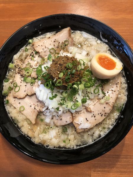 「背脂煮干し手打ち肉そば」@ヤバイラーメン HINOKURUMAの写真