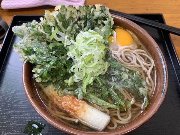 「そば(200円)+春菊天(100円)+卵(50円)」@立喰そば 大むらの写真